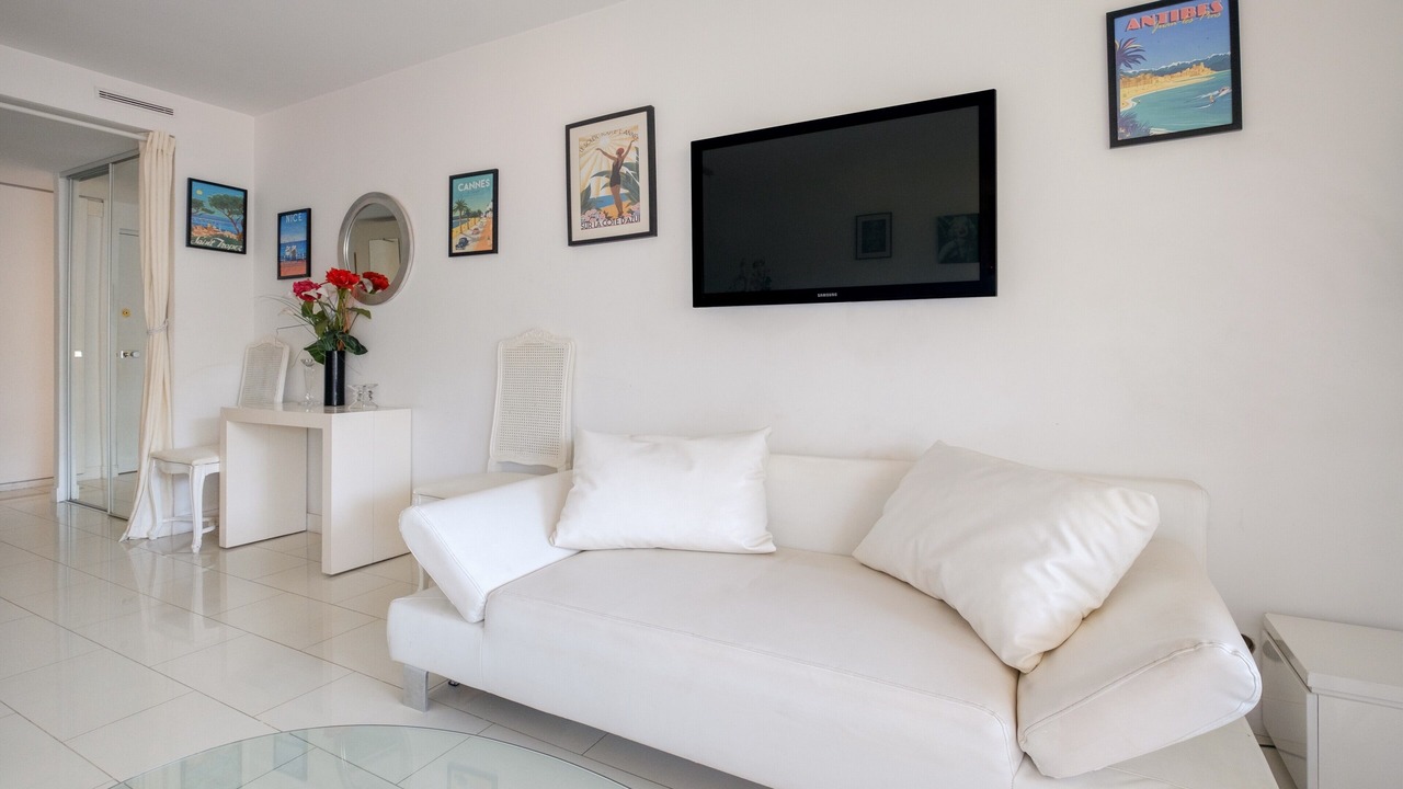 Photo of Livingroom in California - Pezou