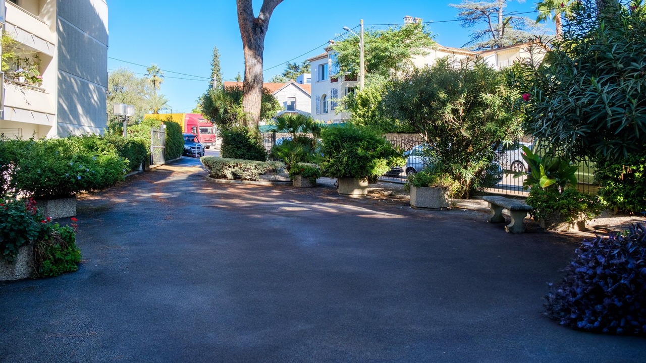 Photo of Outdoor in California - Pezou