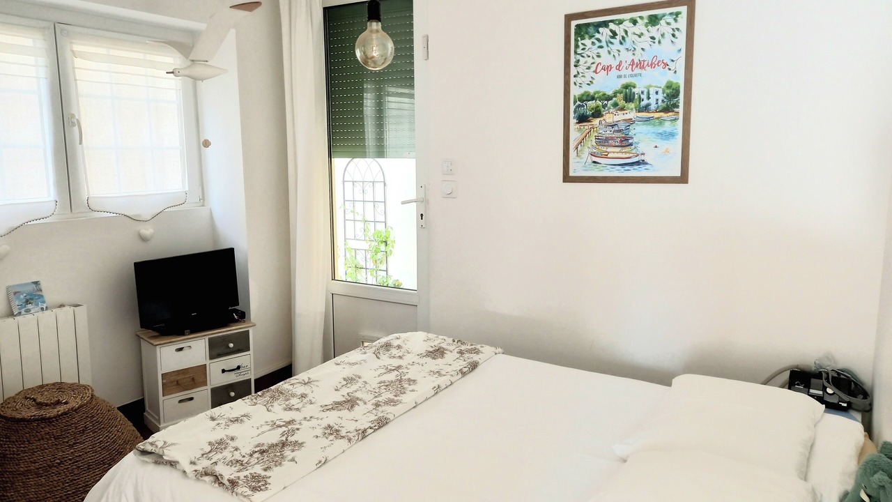 Photo of Bedroom in Juan-les-Pins
