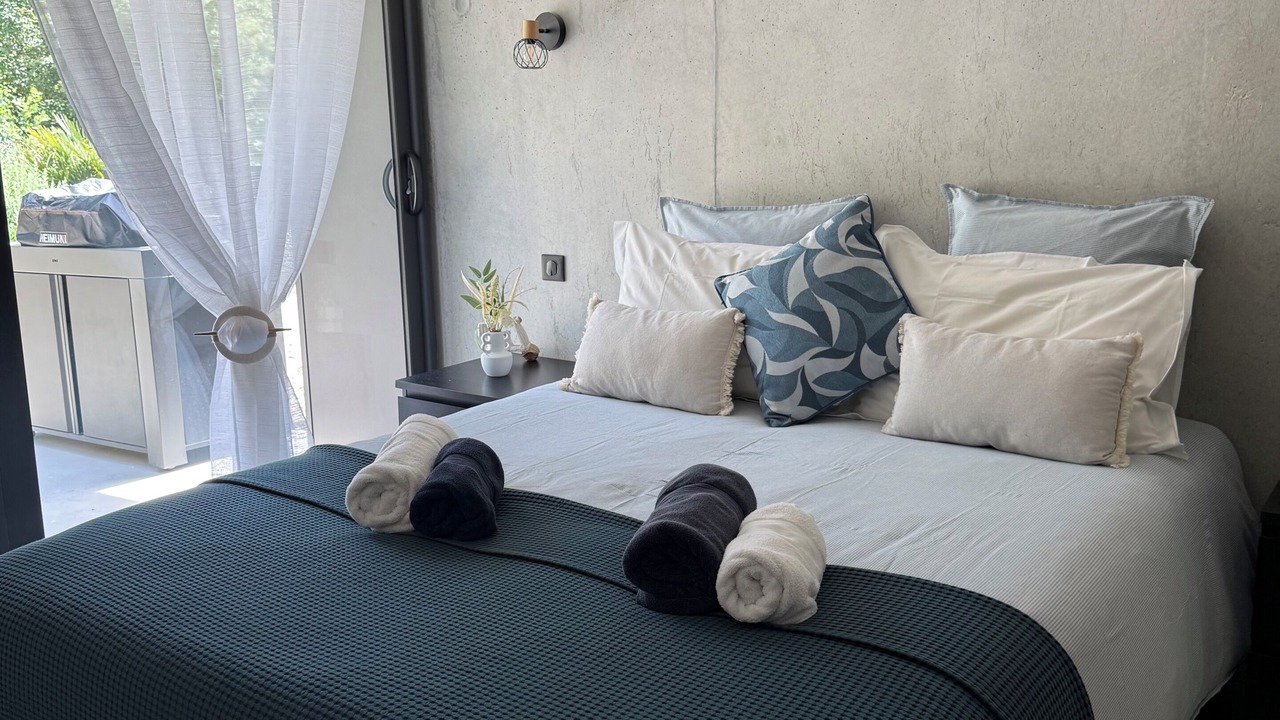 Photo of Bedroom in Plaisians