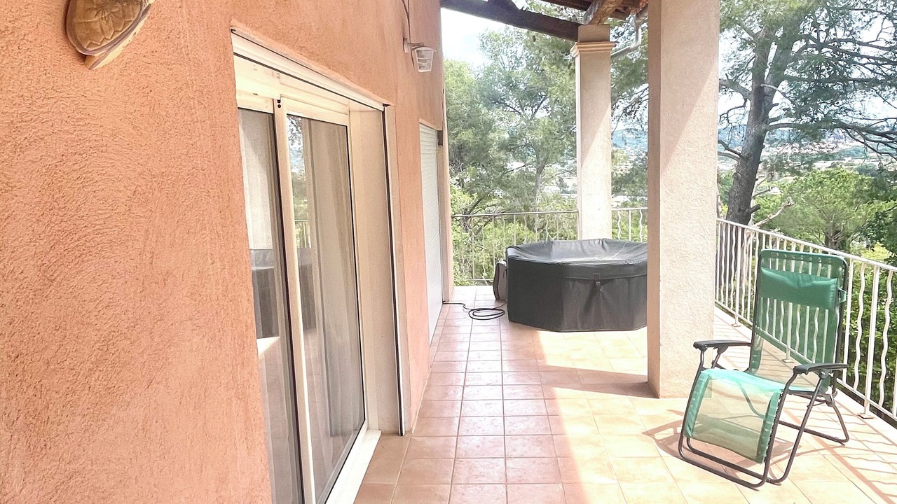 Photo of Patio Balcony in La Crau