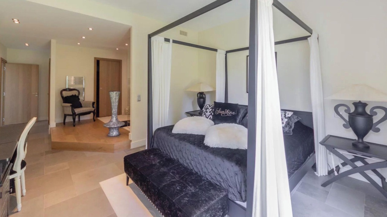 Photo of Bedroom in Guerrevieille