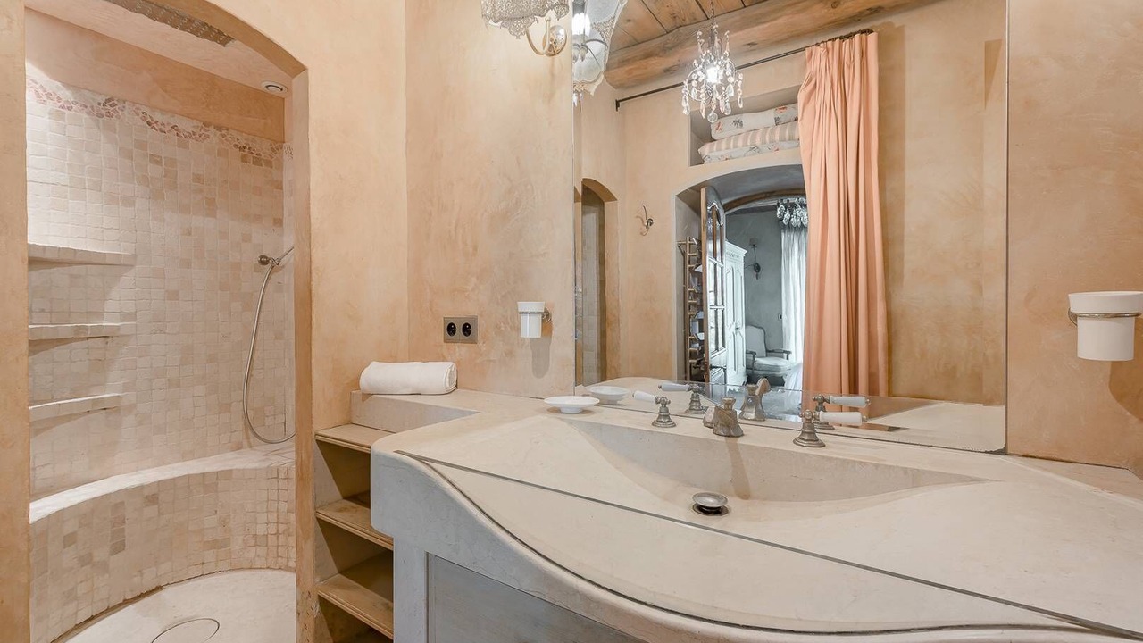 Photo of Bathroom in Lambesc