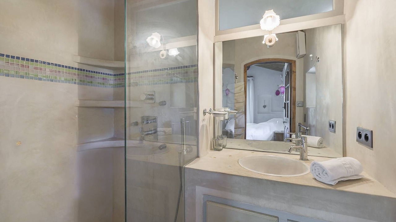 Photo of Bathroom in Lambesc