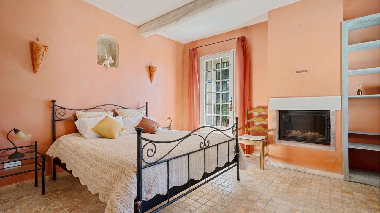 Photo of Bedroom in Orgon