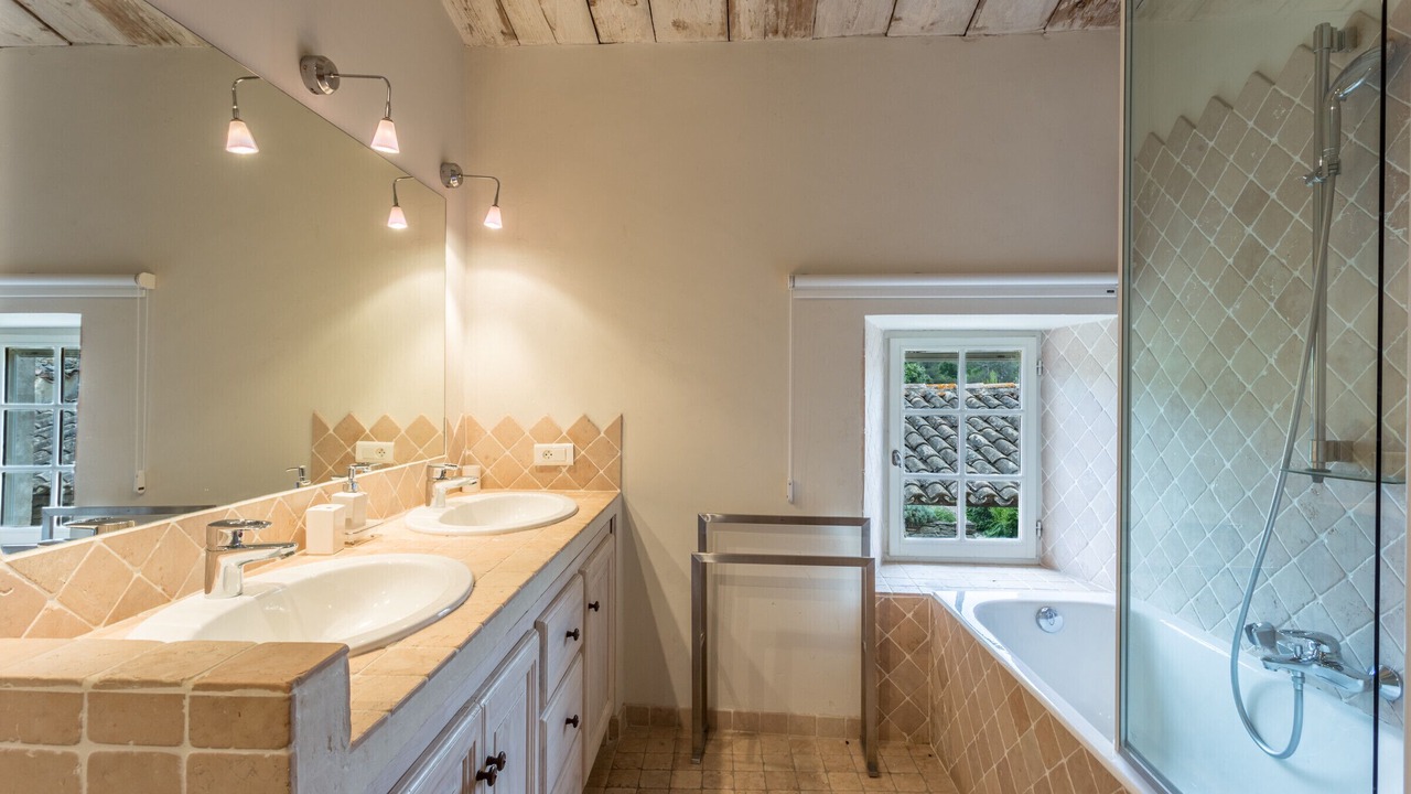 Photo of Bathroom in Menerbes