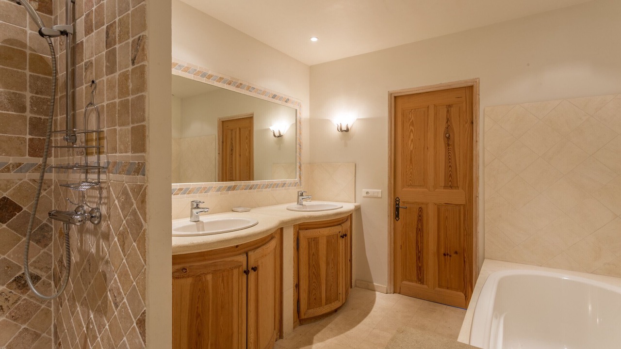 Photo of Bathroom in Menerbes