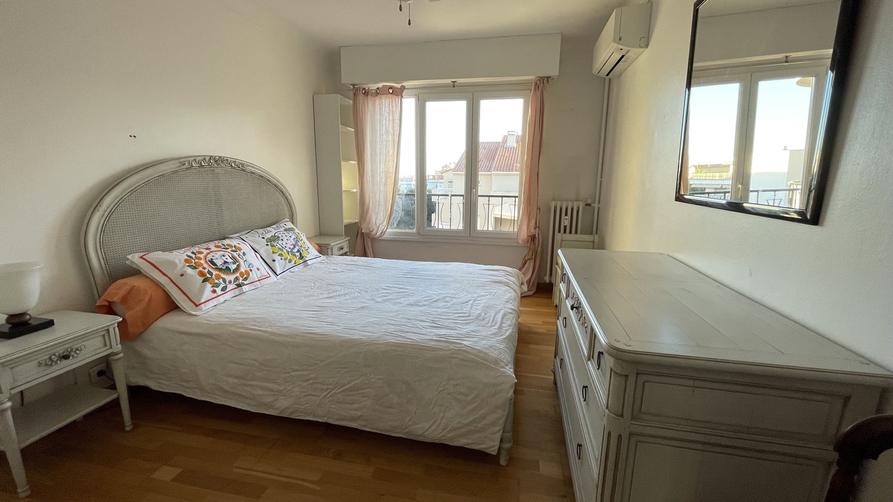 Photo of Bedroom in Prado - Republique
