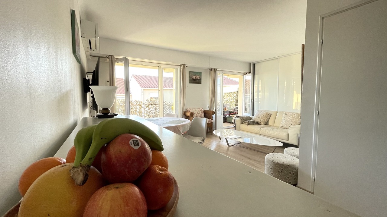 Photo of Livingroom in Prado - Republique