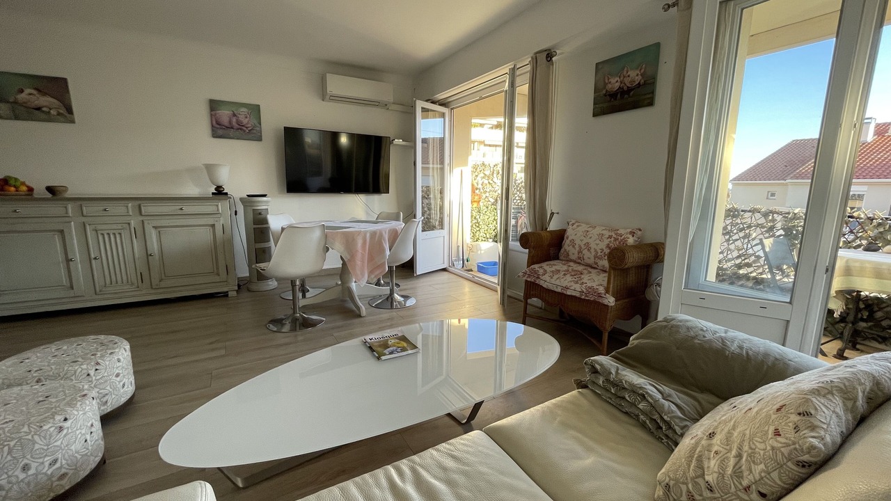 Photo of Livingroom in Prado - Republique