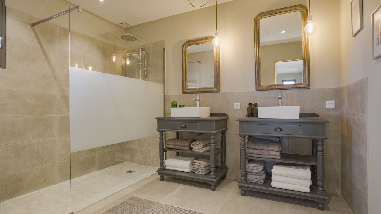 Photo of Bathroom in Eyragues