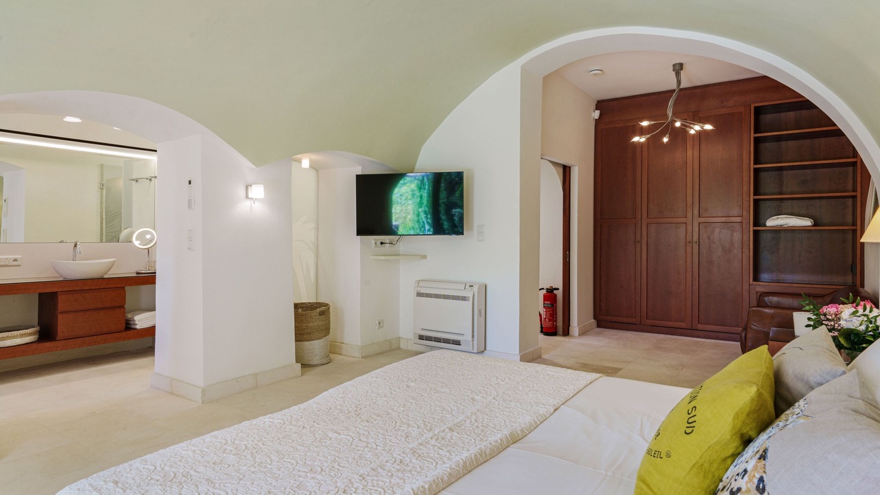 Photo of Bedroom in Saint-Tropez