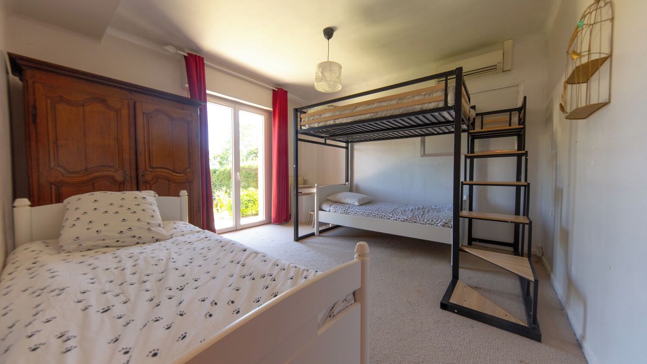 Photo of Bedroom in Mandelieu-La-Napoule