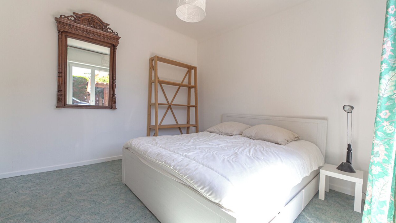 Photo of Bedroom in Mandelieu-La-Napoule