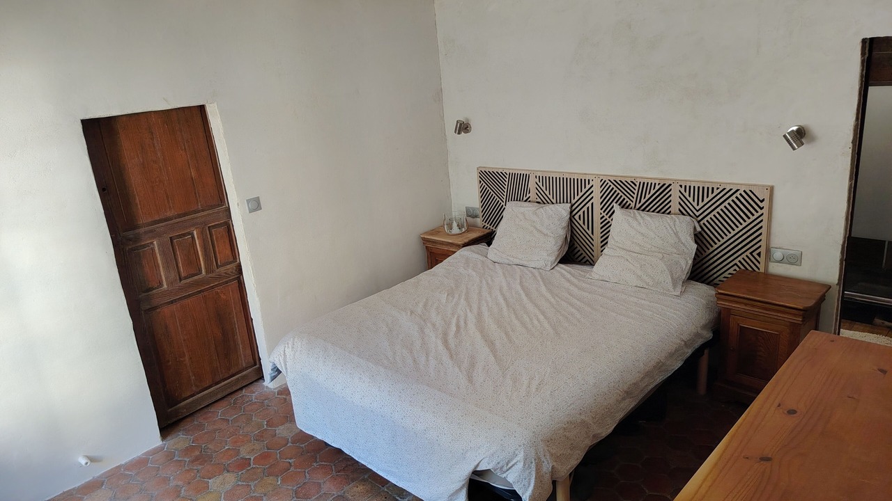 Photo of Bedroom in Orange