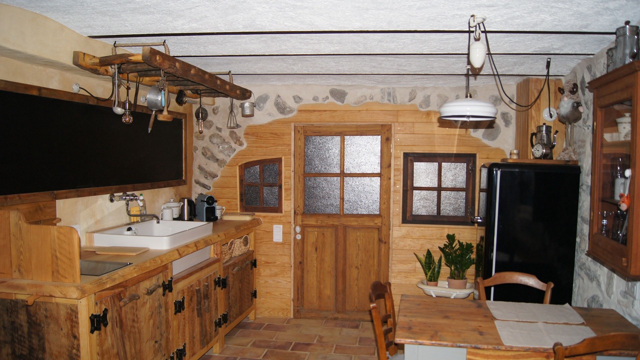 Photo of Kitchen in La Roche-des-Arnauds