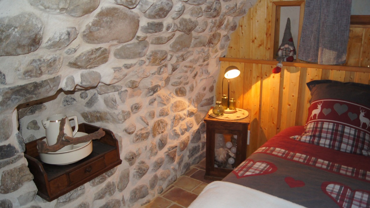 Photo of Bedroom in La Roche-des-Arnauds