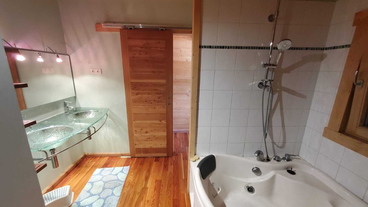 Photo of Bathroom in Forville