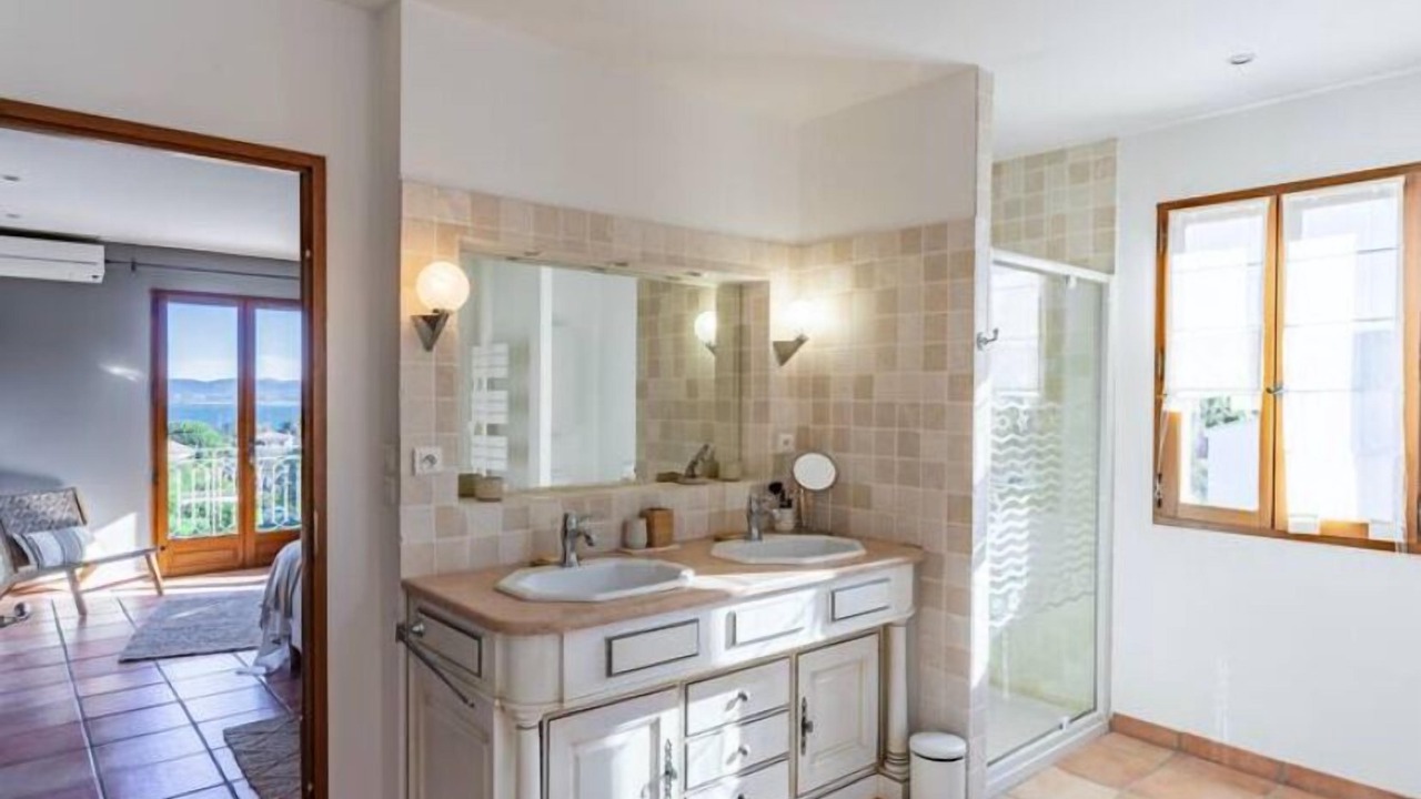 Photo of Bathroom in Giens