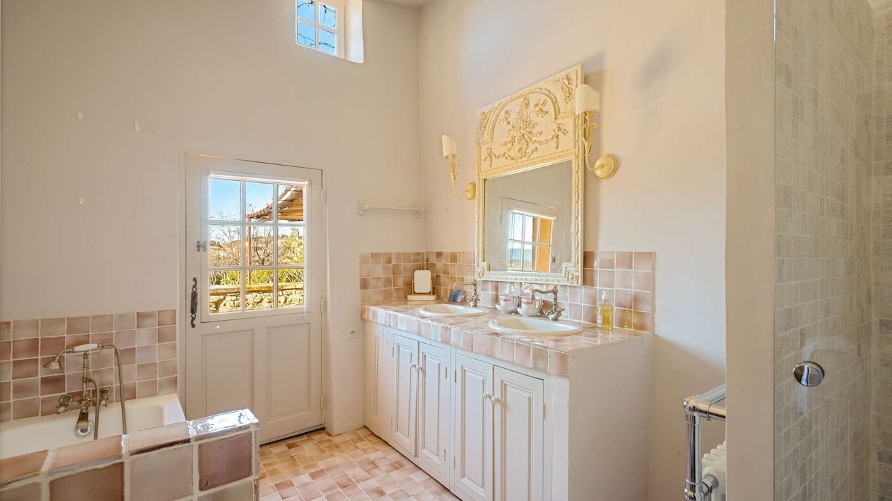 Photo of Bathroom in Goult