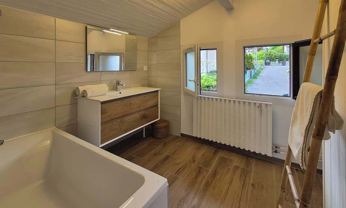 Photo of Bathroom in Embrun