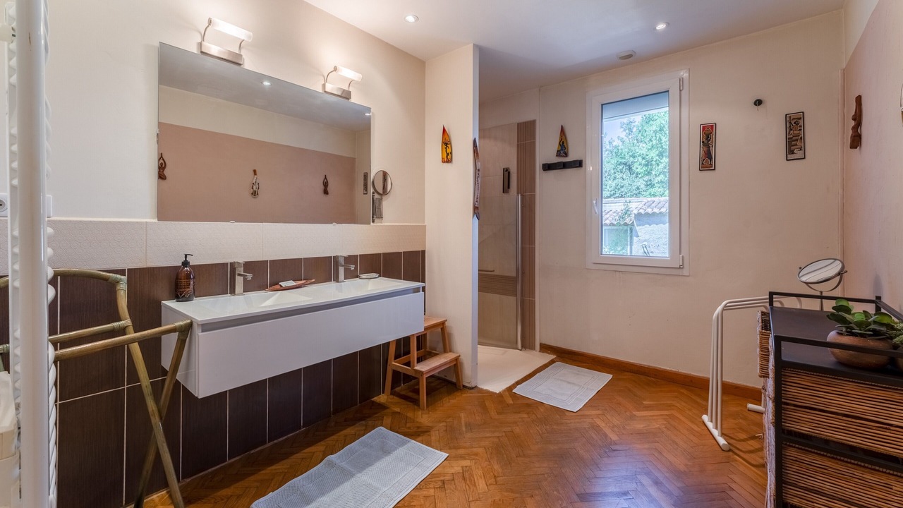 Photo of Bathroom in Caromb