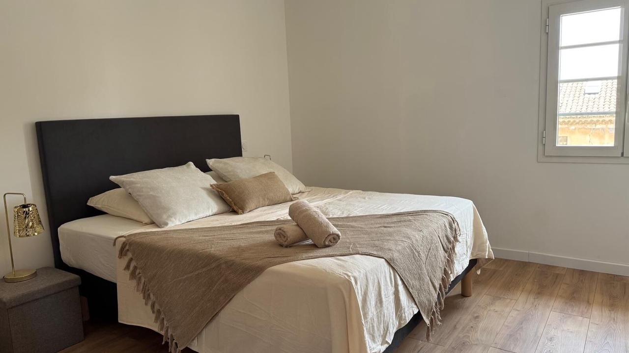 Photo of Bedroom in Orange