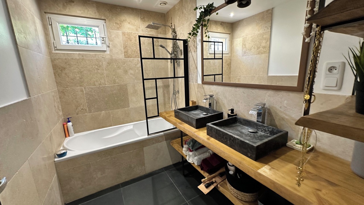 Photo of Bathroom in Coudoux