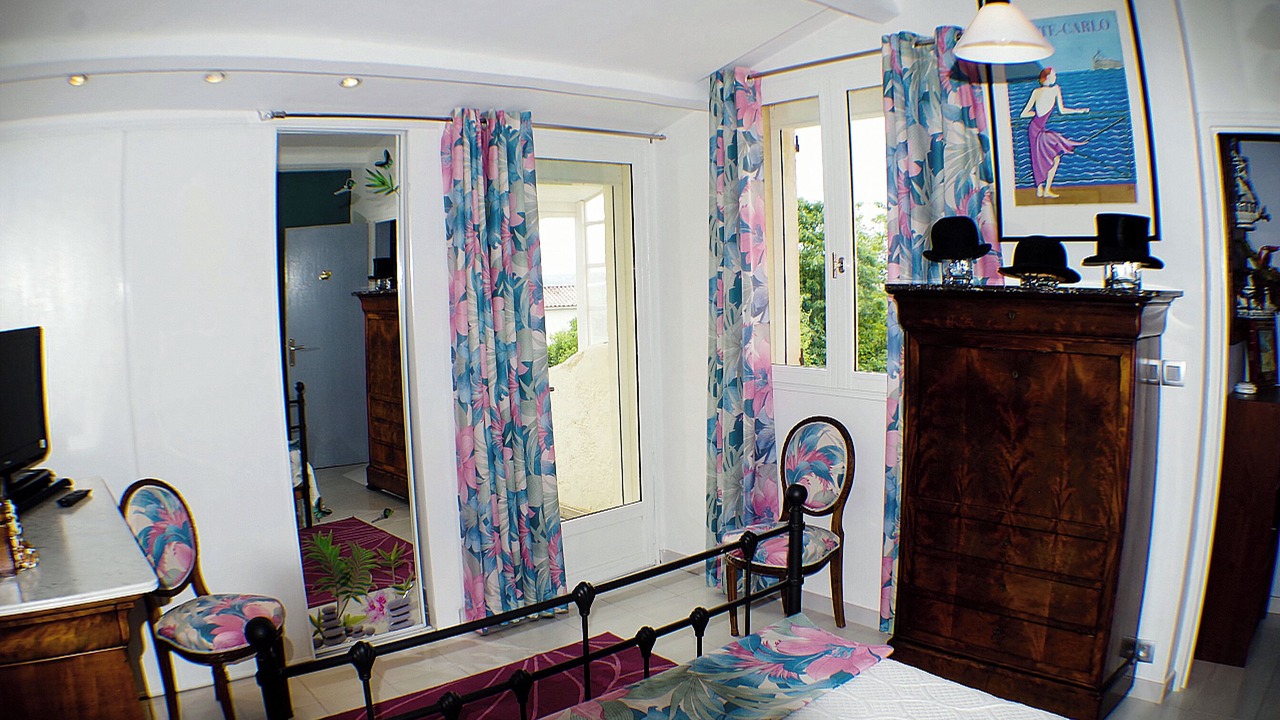 Photo of Bedroom in Vitrolles