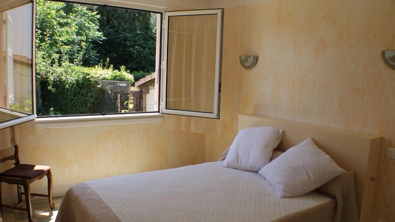 Photo of Bedroom in Contes