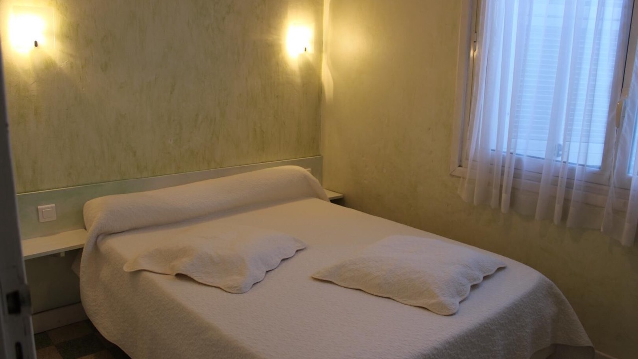 Photo of Bedroom in Contes