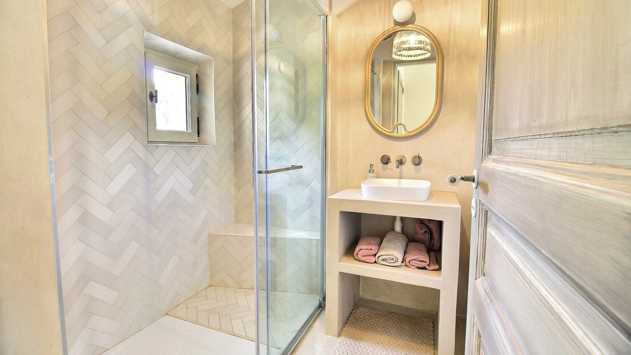 Photo of Bathroom in Saint-Marc-Jaumegarde