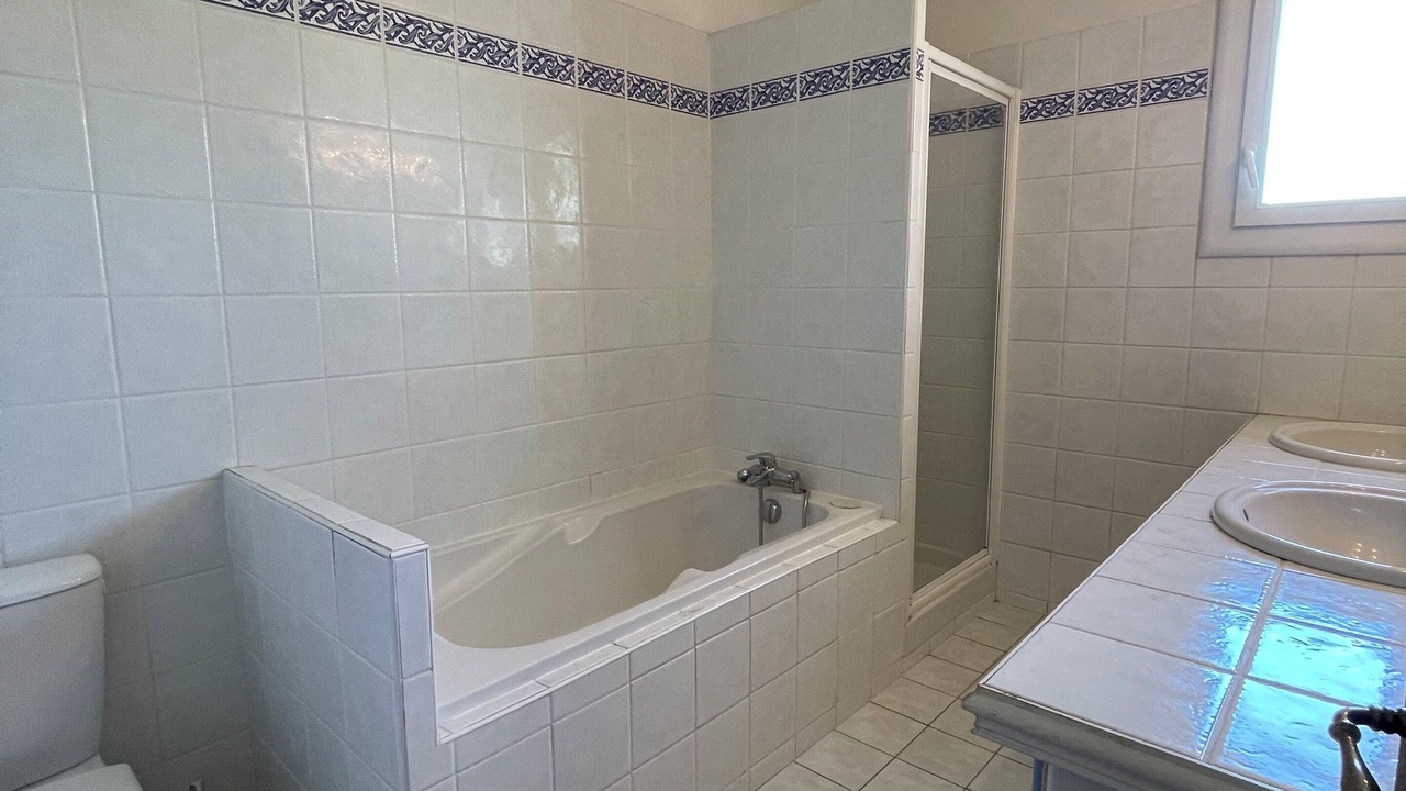 Photo of Bathroom in Caromb