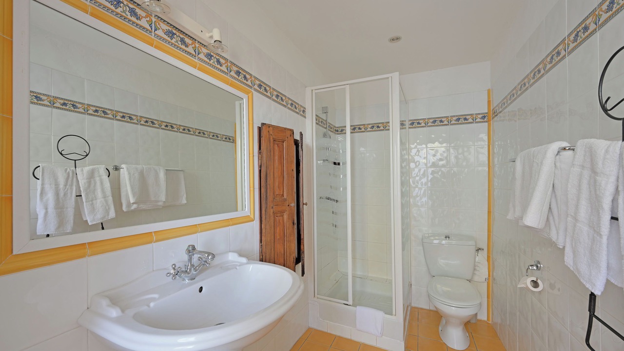 Photo of Bathroom in Caderousse