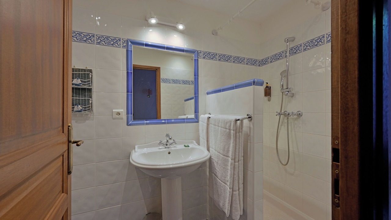 Photo of Bathroom in Caderousse