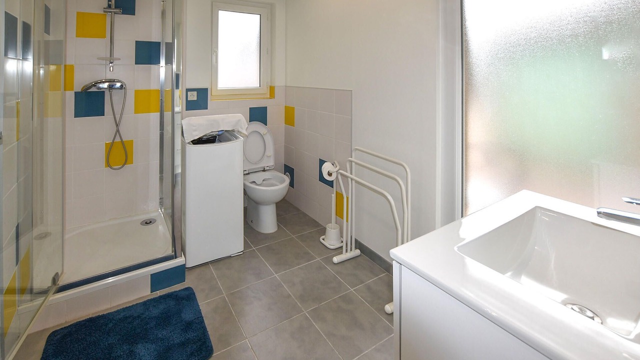Photo of Bathroom in Caromb