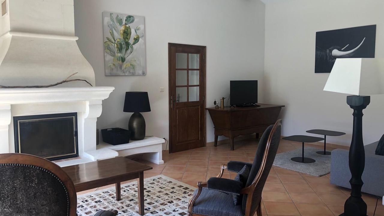 Photo of Livingroom in Mouries