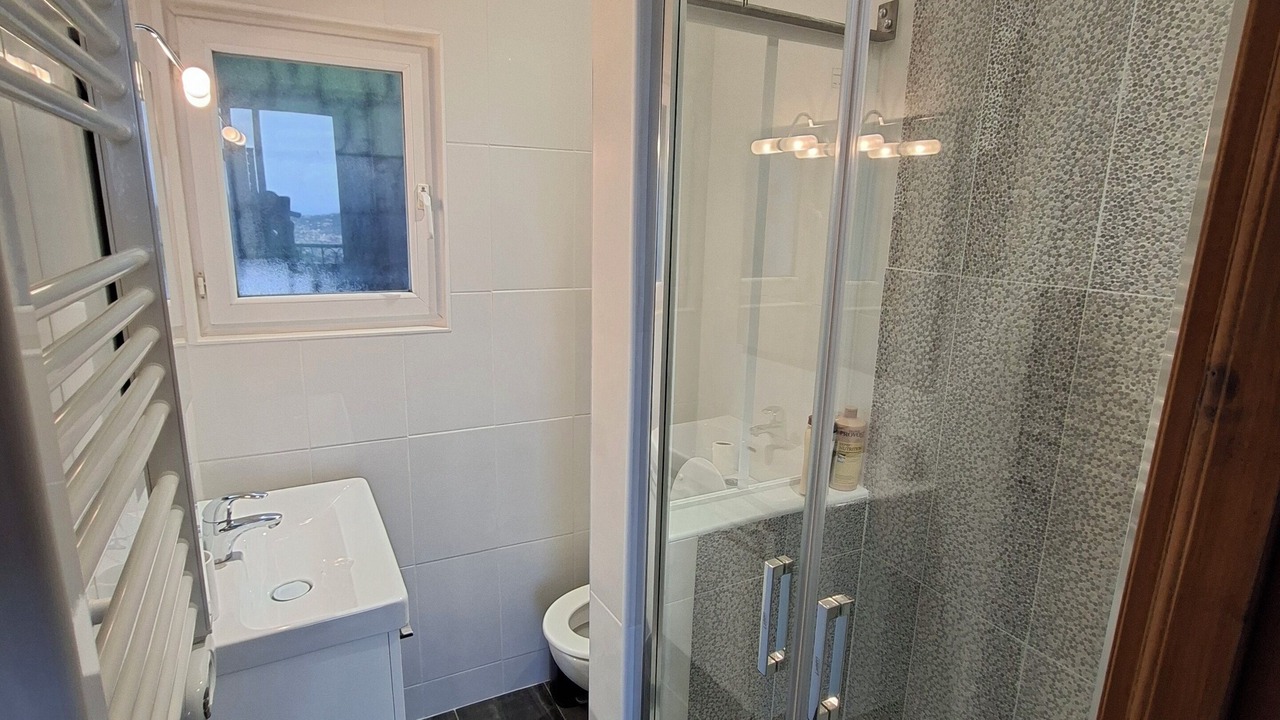 Photo of Bathroom in Gairaut