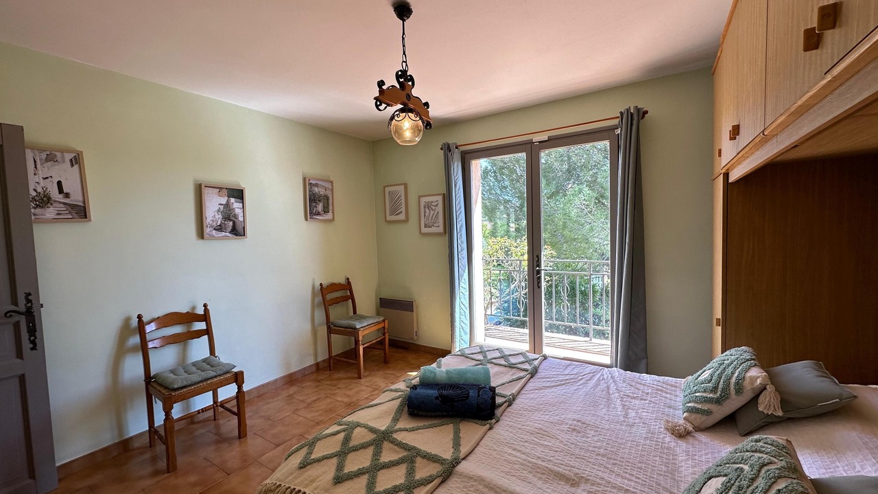 Photo of Bedroom in Simiane-Collongue