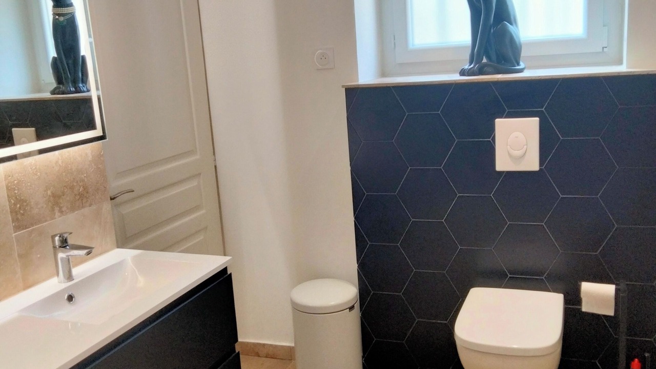 Photo of Bathroom in Orange