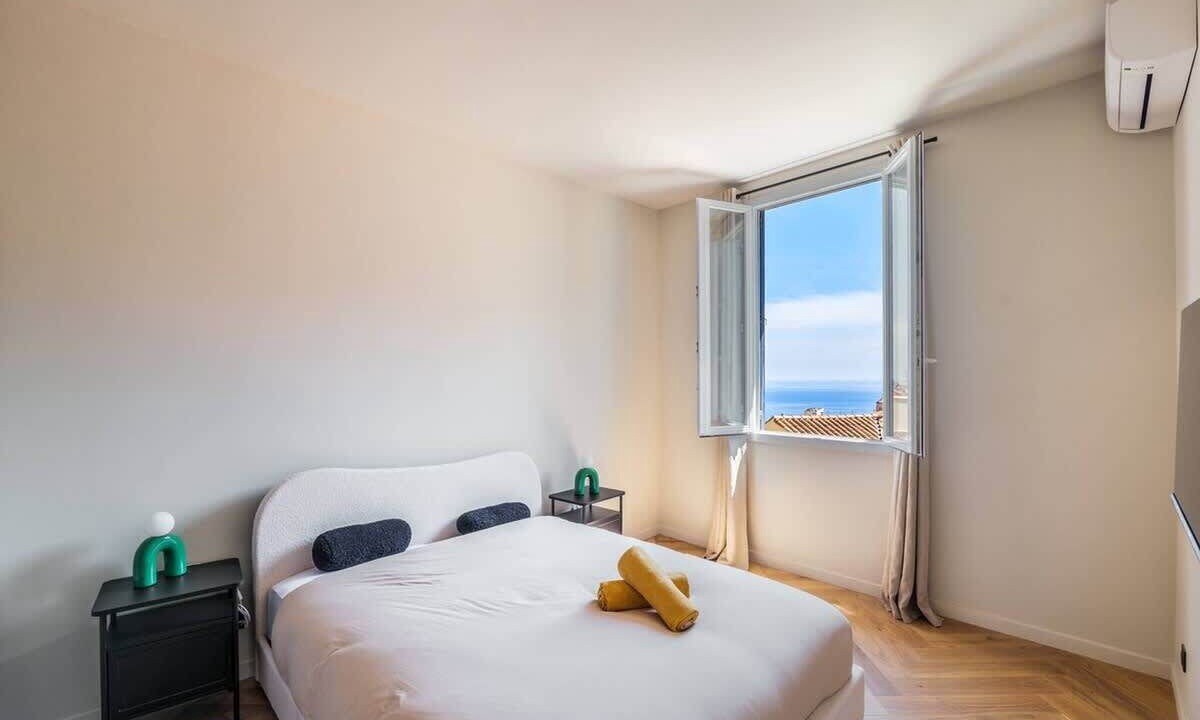 Photo of Bedroom in Beausoleil