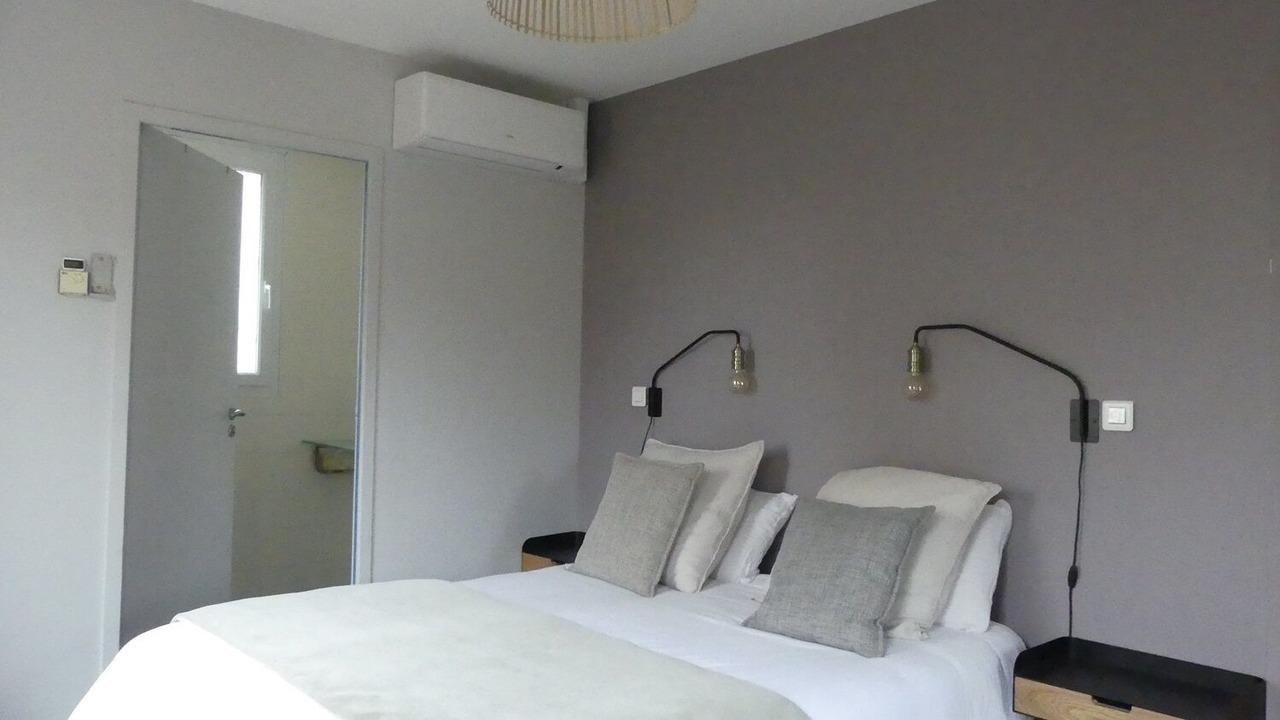 Photo of Bedroom in La Roque-d'Antheron