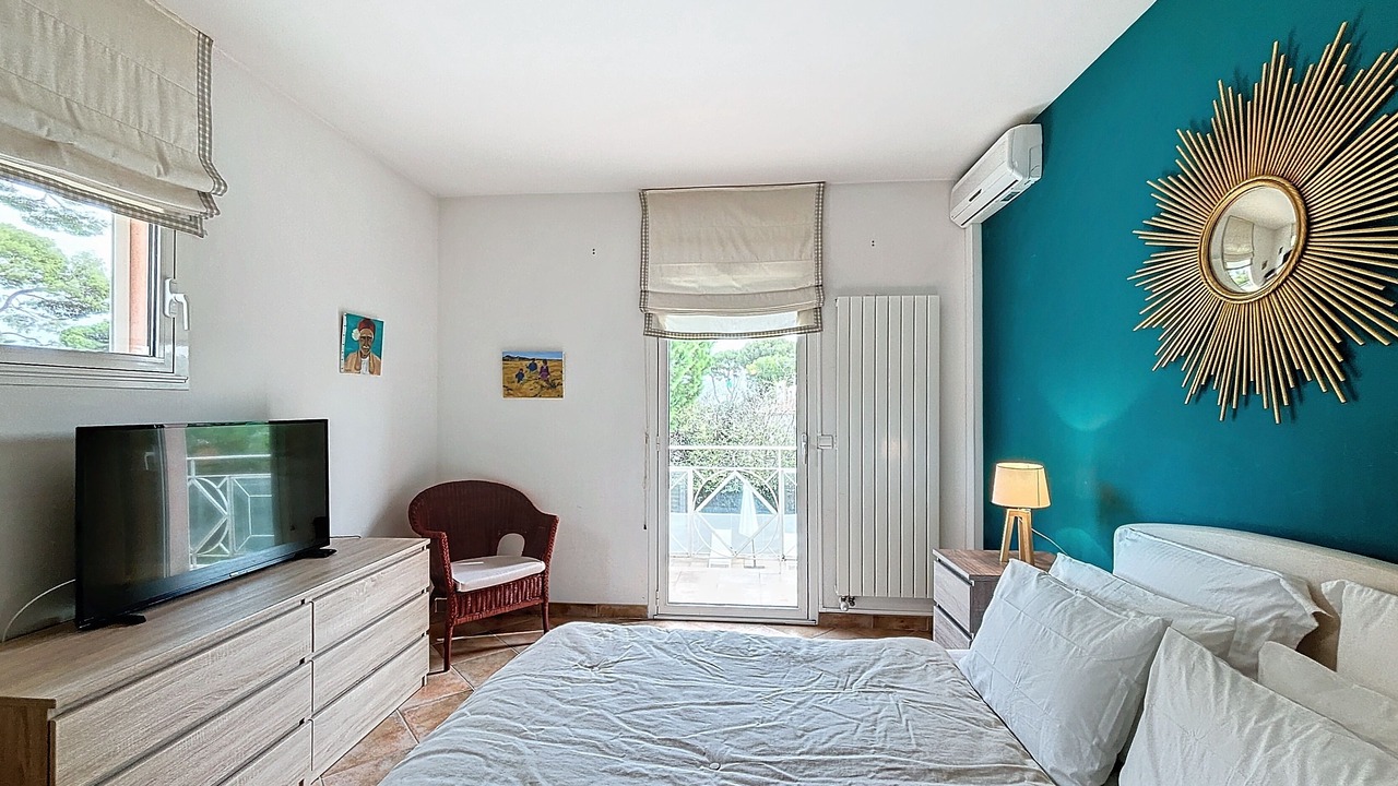 Photo of Bedroom in Cap-d'Antibes