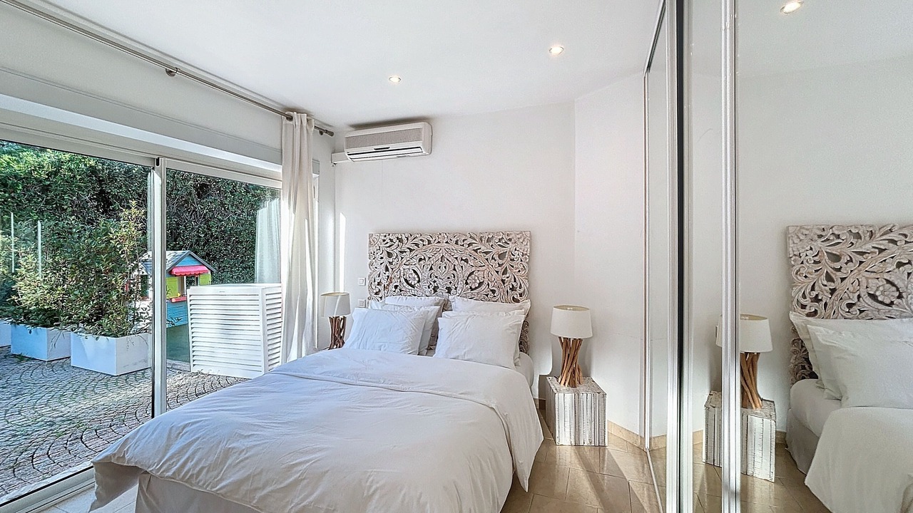 Photo of Bedroom in Cap-d'Antibes
