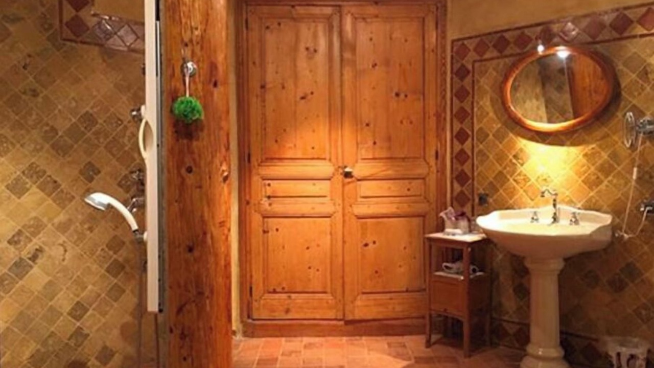 Photo of Bathroom in Violes