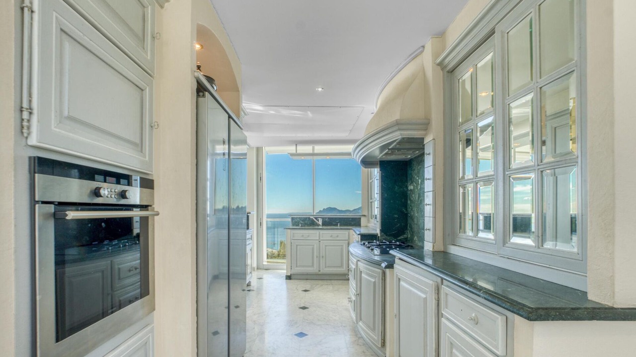Photo of Kitchen in California - Pezou