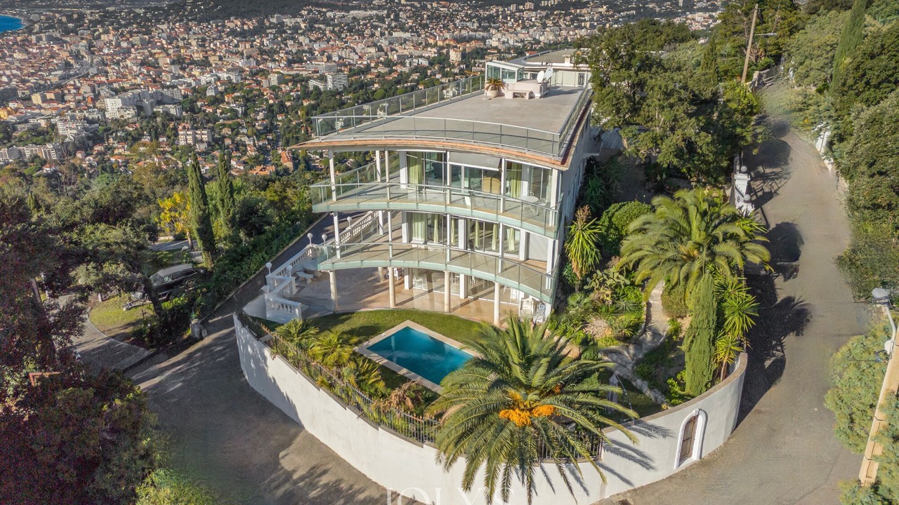 Photo of Outdoor in California - Pezou