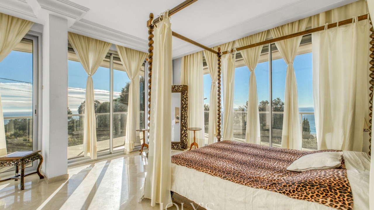 Photo of Bedroom in California - Pezou