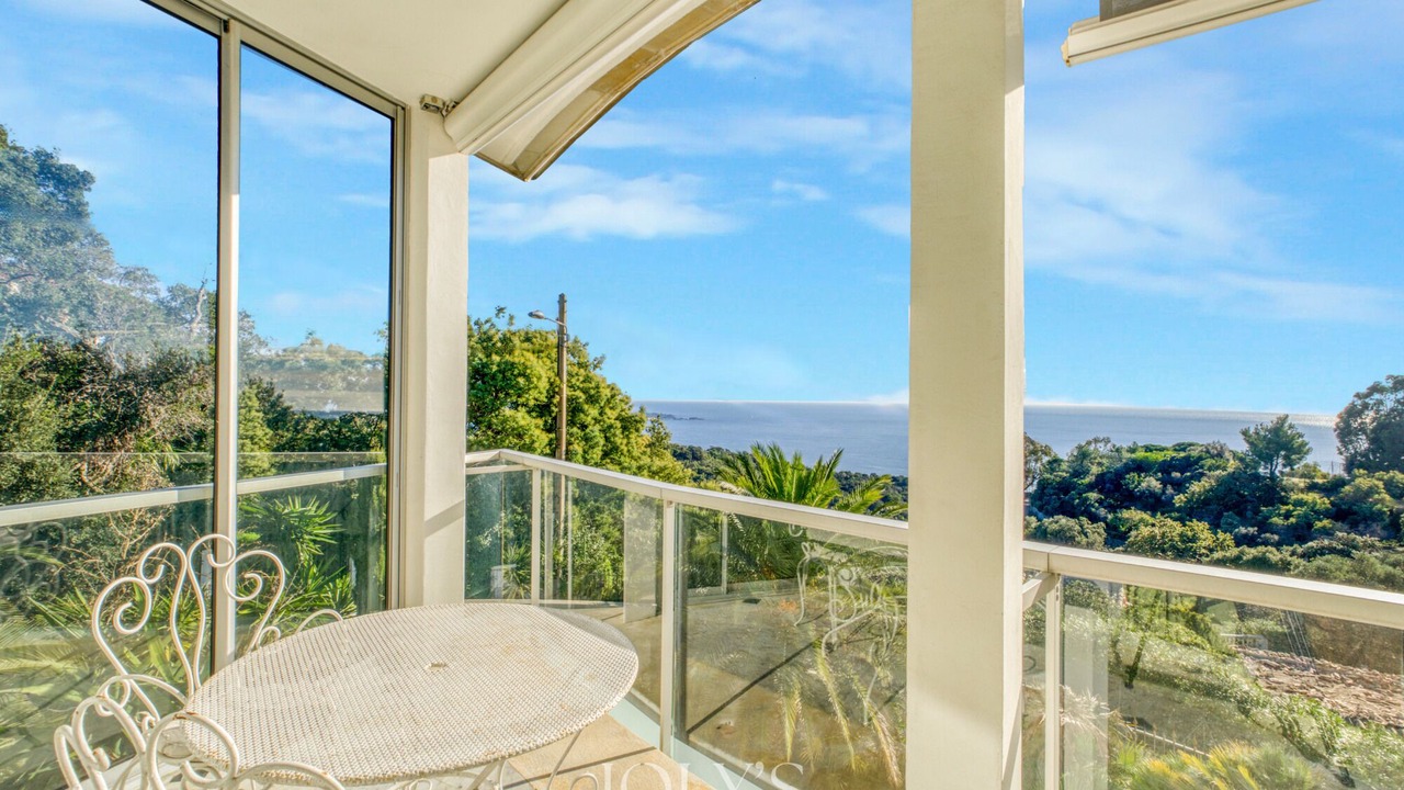 Photo of Outdoor in California - Pezou