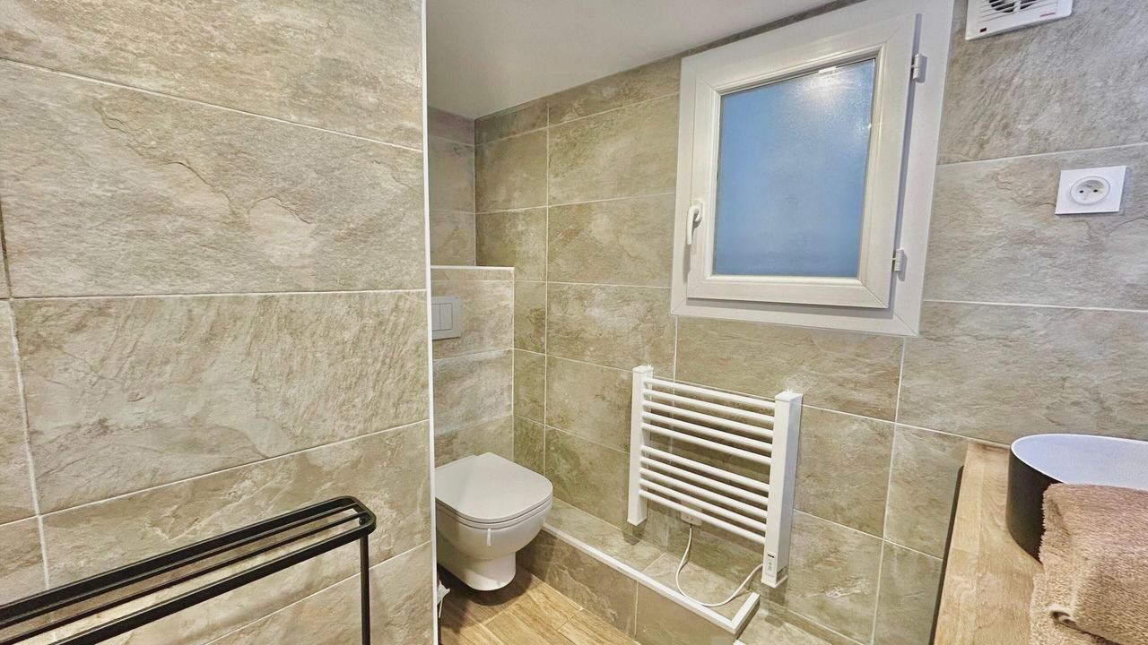 Photo of Bathroom in Opera